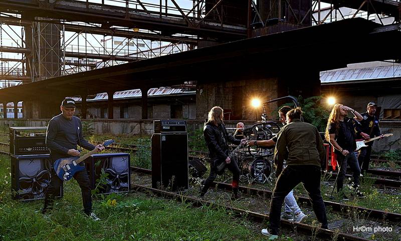 Harlej bude slavit 25 let a natáčel videoklip k novému albu