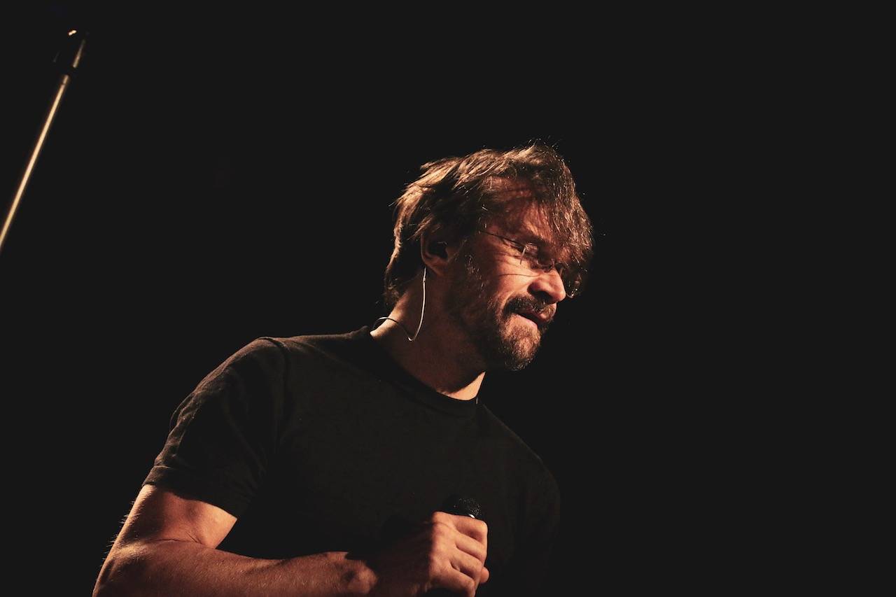 Dan Bárta nabil Palác Akropolis pozitivní energií. S Illustratosphere představil novou desku