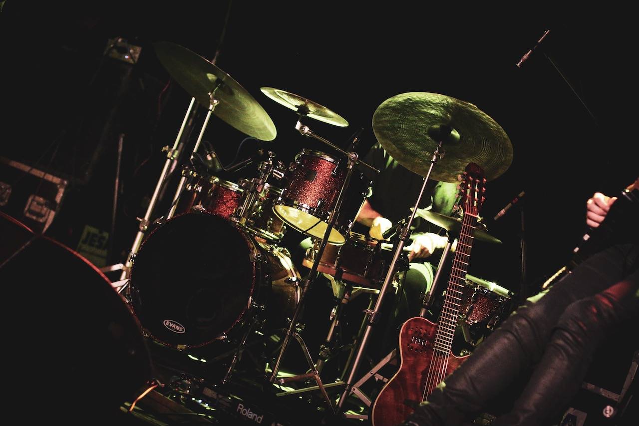 Dan Bárta nabil Palác Akropolis pozitivní energií. S Illustratosphere představil novou desku