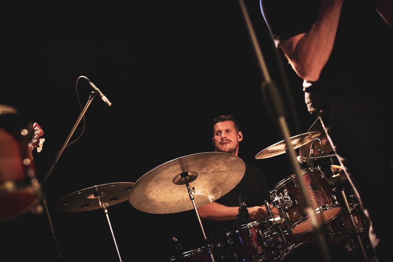 Dan Bárta nabil Palác Akropolis pozitivní energií. S Illustratosphere představil novou desku