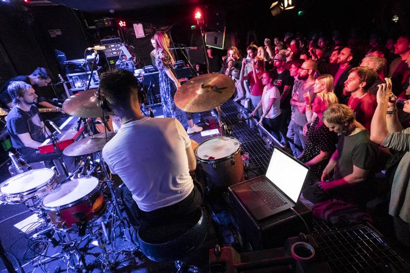 Britští HAELOS proměnili pražské Rock Café v melodický vesmír
