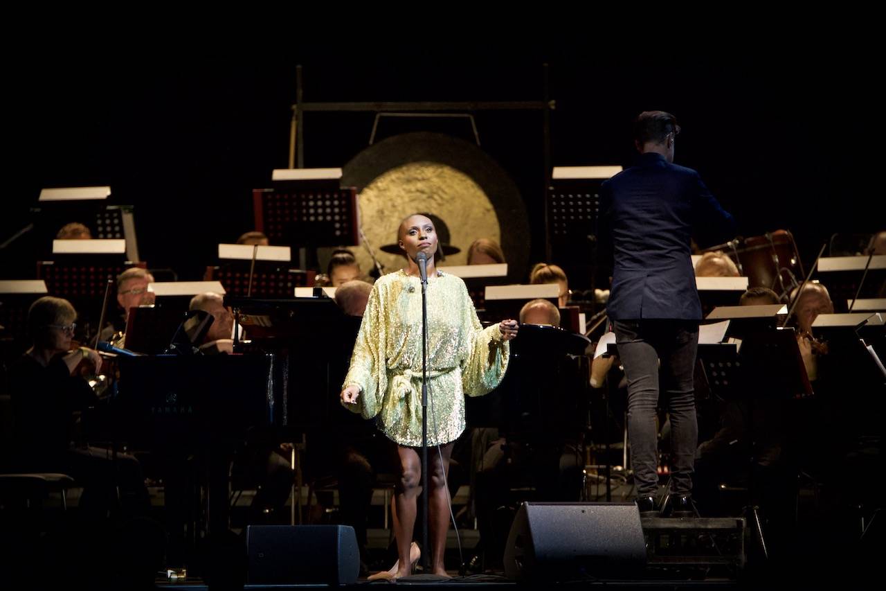 Laura Mvula doprovázená Brněnskou filharmonií přivezla do pražského Fora Karlín unikátní zážitek