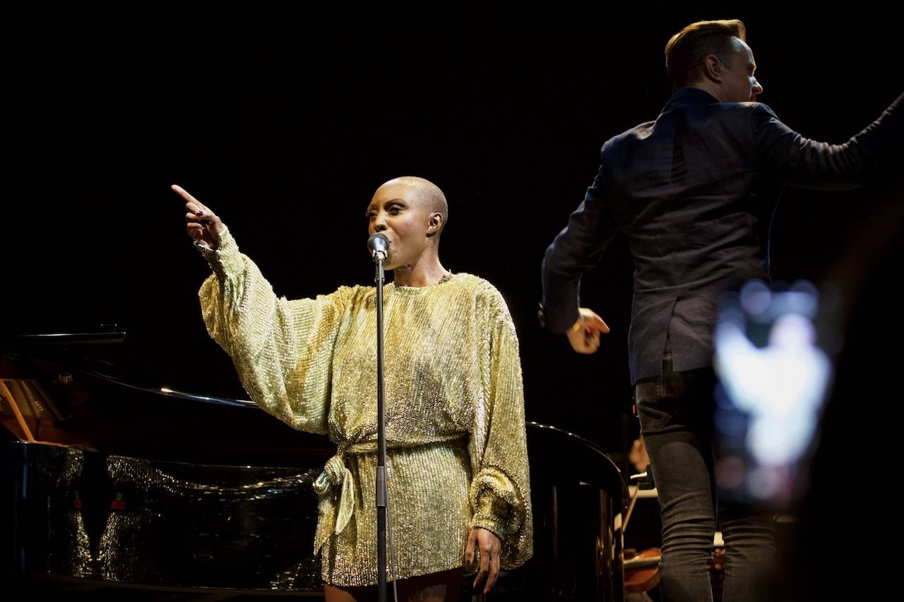 Laura Mvula doprovázená Brněnskou filharmonií přivezla do pražského Fora Karlín unikátní zážitek