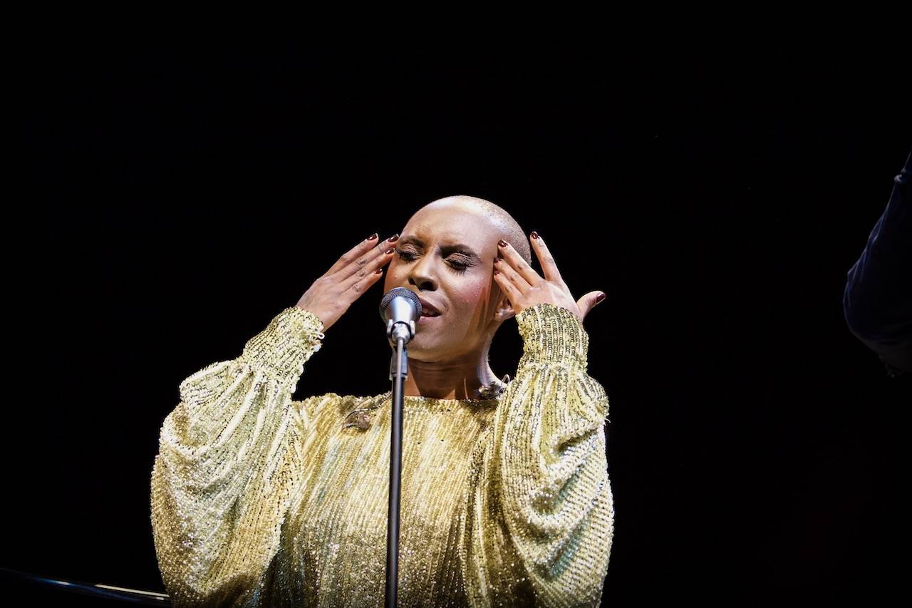 Laura Mvula doprovázená Brněnskou filharmonií přivezla do pražského Fora Karlín unikátní zážitek
