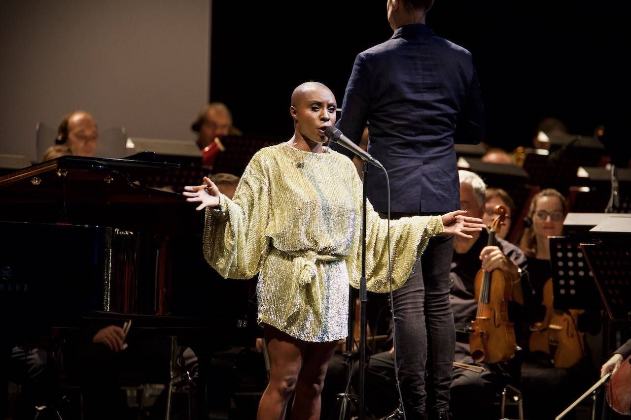 Laura Mvula doprovázená Brněnskou filharmonií přivezla do pražského Fora Karlín unikátní zážitek