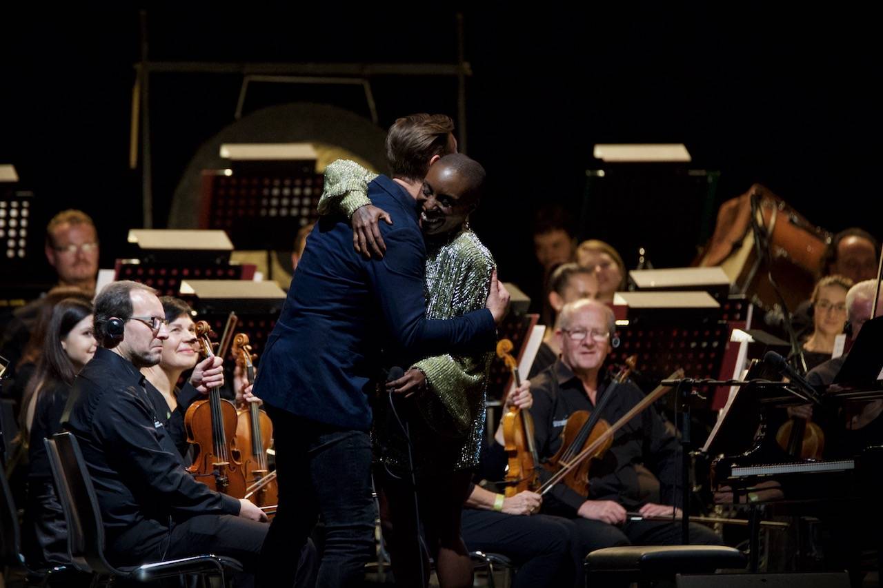 Laura Mvula doprovázená Brněnskou filharmonií přivezla do pražského Fora Karlín unikátní zážitek