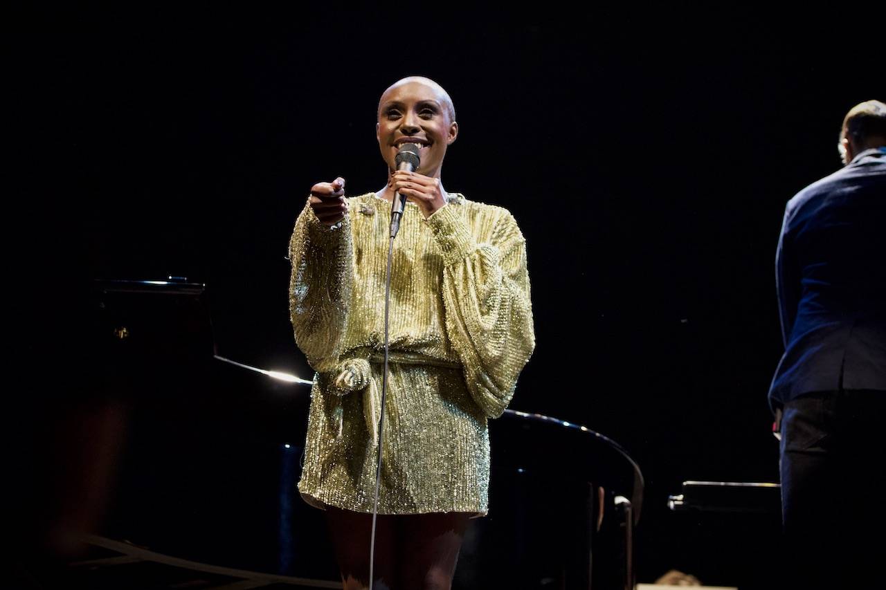 Laura Mvula doprovázená Brněnskou filharmonií přivezla do pražského Fora Karlín unikátní zážitek