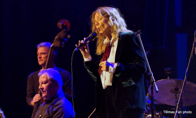 Haně Hegerové ve Foru Karlín gratulovali Lucie Bílá, Štefan Margita, Hana Zagorová a další