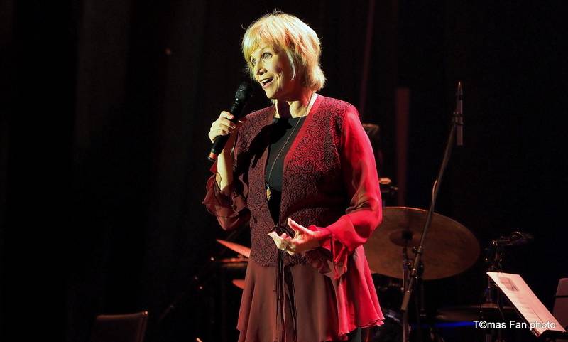 Haně Hegerové ve Foru Karlín gratulovali Lucie Bílá, Štefan Margita, Hana Zagorová a další