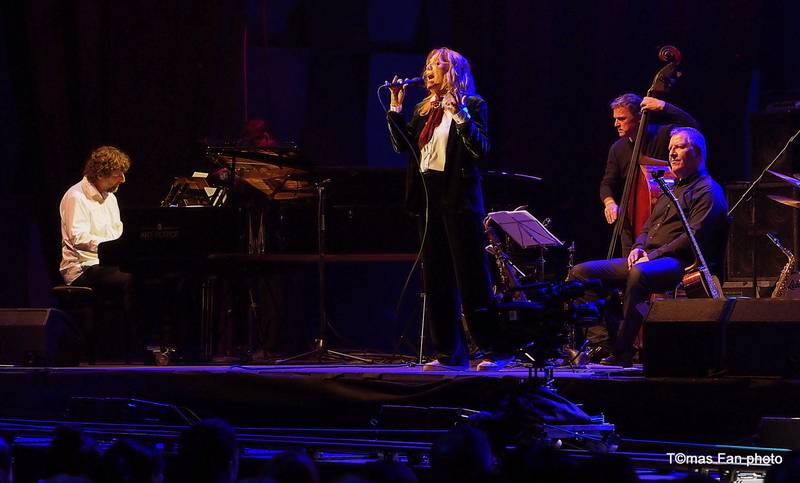 Haně Hegerové ve Foru Karlín gratulovali Lucie Bílá, Štefan Margita, Hana Zagorová a další