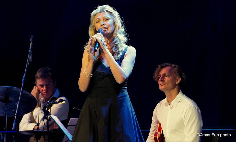 Haně Hegerové ve Foru Karlín gratulovali Lucie Bílá, Štefan Margita, Hana Zagorová a další