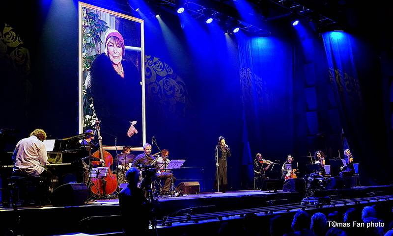 Haně Hegerové ve Foru Karlín gratulovali Lucie Bílá, Štefan Margita, Hana Zagorová a další