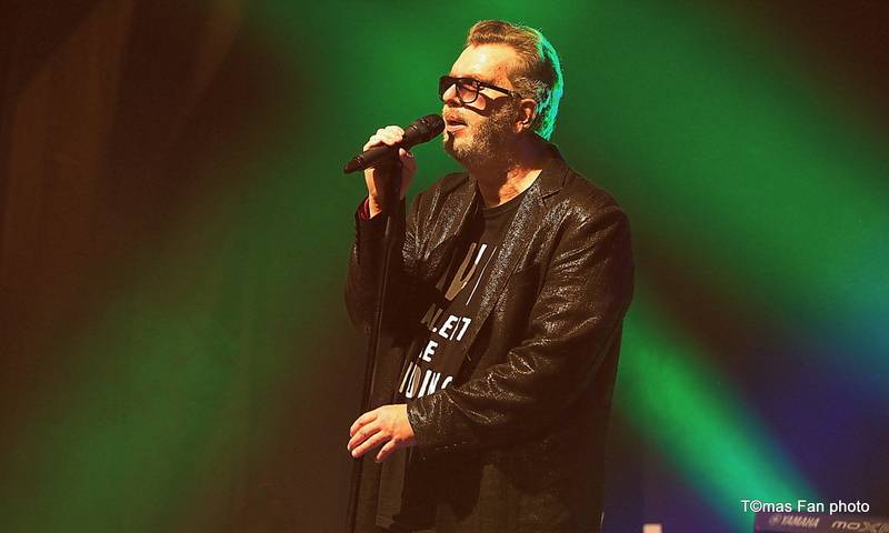 Richard Müller, Michael Kocáb a Ondřej Soukup se ve Foru Karlín vrátili do penzionu Svět