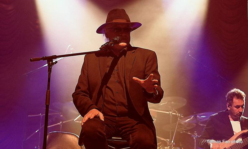 Richard Müller, Michael Kocáb a Ondřej Soukup se ve Foru Karlín vrátili do penzionu Svět