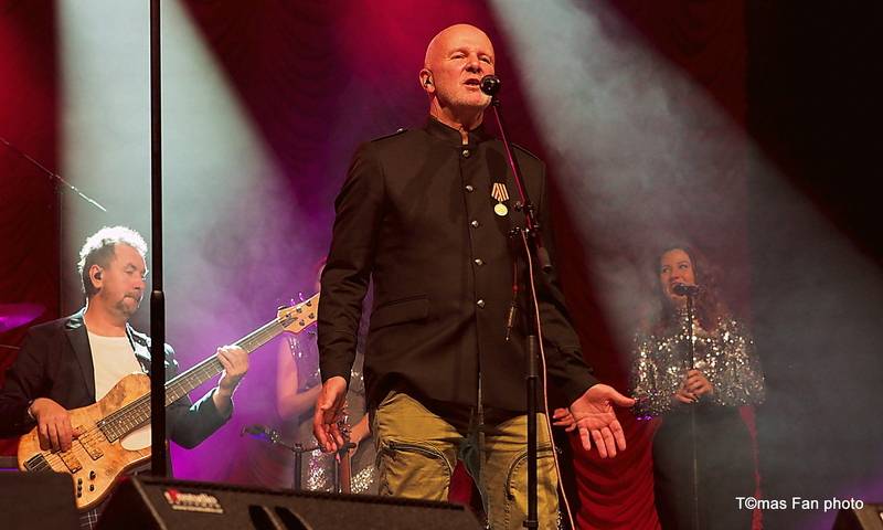 Richard Müller, Michael Kocáb a Ondřej Soukup se ve Foru Karlín vrátili do penzionu Svět