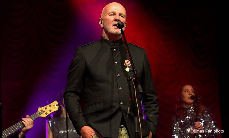 Richard Müller, Michael Kocáb a Ondřej Soukup se ve Foru Karlín vrátili do penzionu Svět