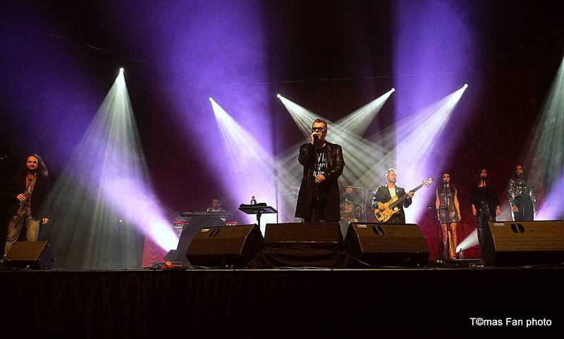 Richard Müller, Michael Kocáb a Ondřej Soukup se ve Foru Karlín vrátili do penzionu Svět