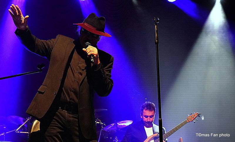 Richard Müller, Michael Kocáb a Ondřej Soukup se ve Foru Karlín vrátili do penzionu Svět