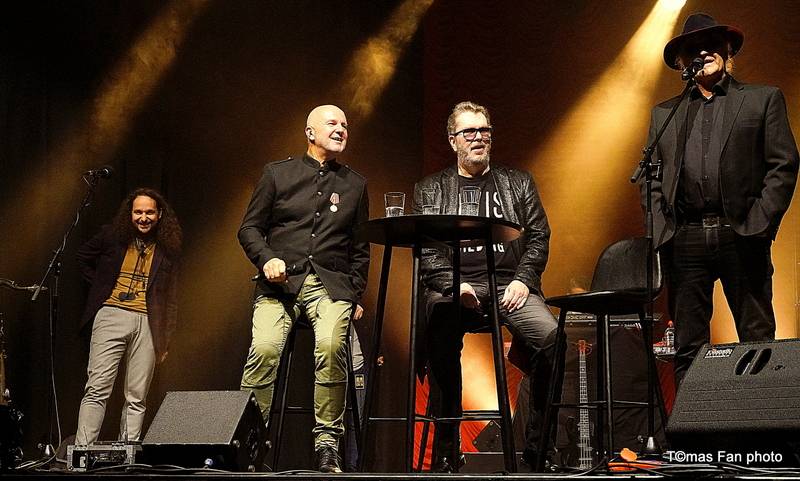 Richard Müller, Michael Kocáb a Ondřej Soukup se ve Foru Karlín vrátili do penzionu Svět