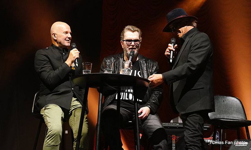 Richard Müller, Michael Kocáb a Ondřej Soukup se ve Foru Karlín vrátili do penzionu Svět