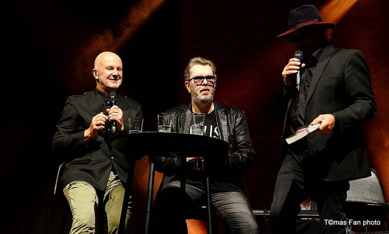 Richard Müller, Michael Kocáb a Ondřej Soukup se ve Foru Karlín vrátili do penzionu Svět