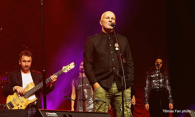 Richard Müller, Michael Kocáb a Ondřej Soukup se ve Foru Karlín vrátili do penzionu Svět