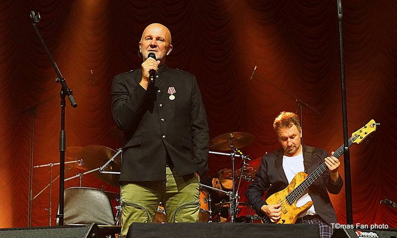 Richard Müller, Michael Kocáb a Ondřej Soukup se ve Foru Karlín vrátili do penzionu Svět