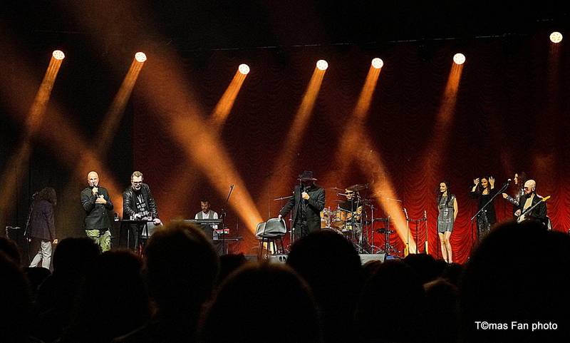 Richard Müller, Michael Kocáb a Ondřej Soukup se ve Foru Karlín vrátili do penzionu Svět