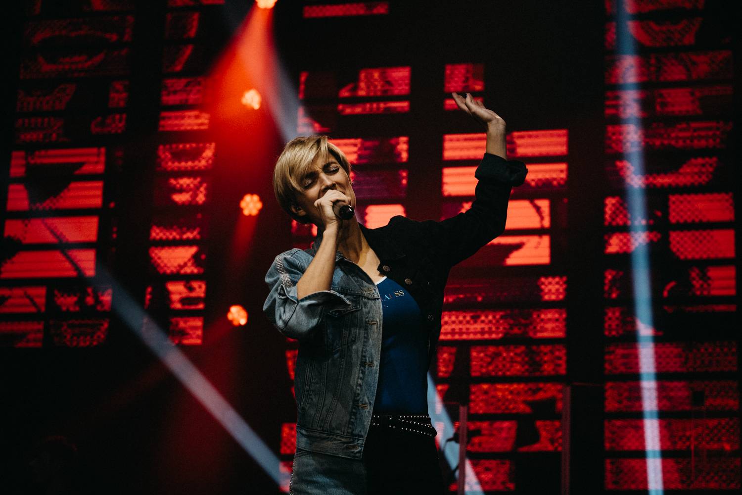 Dojatá Barbora Poláková si splnila sen: Ve Foru Karlín se prolétla nad hlavami diváku