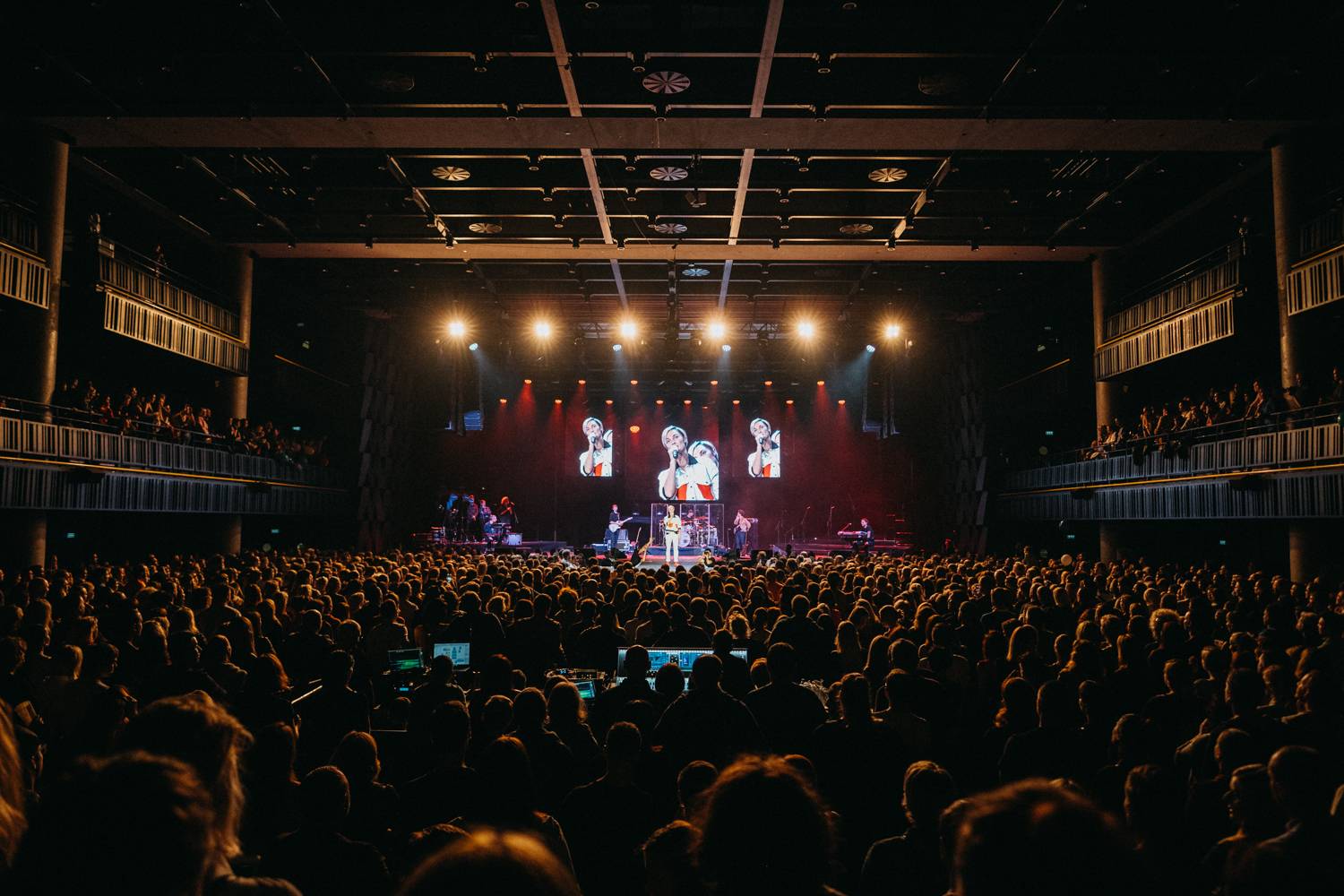 Dojatá Barbora Poláková si splnila sen: Ve Foru Karlín se prolétla nad hlavami diváku