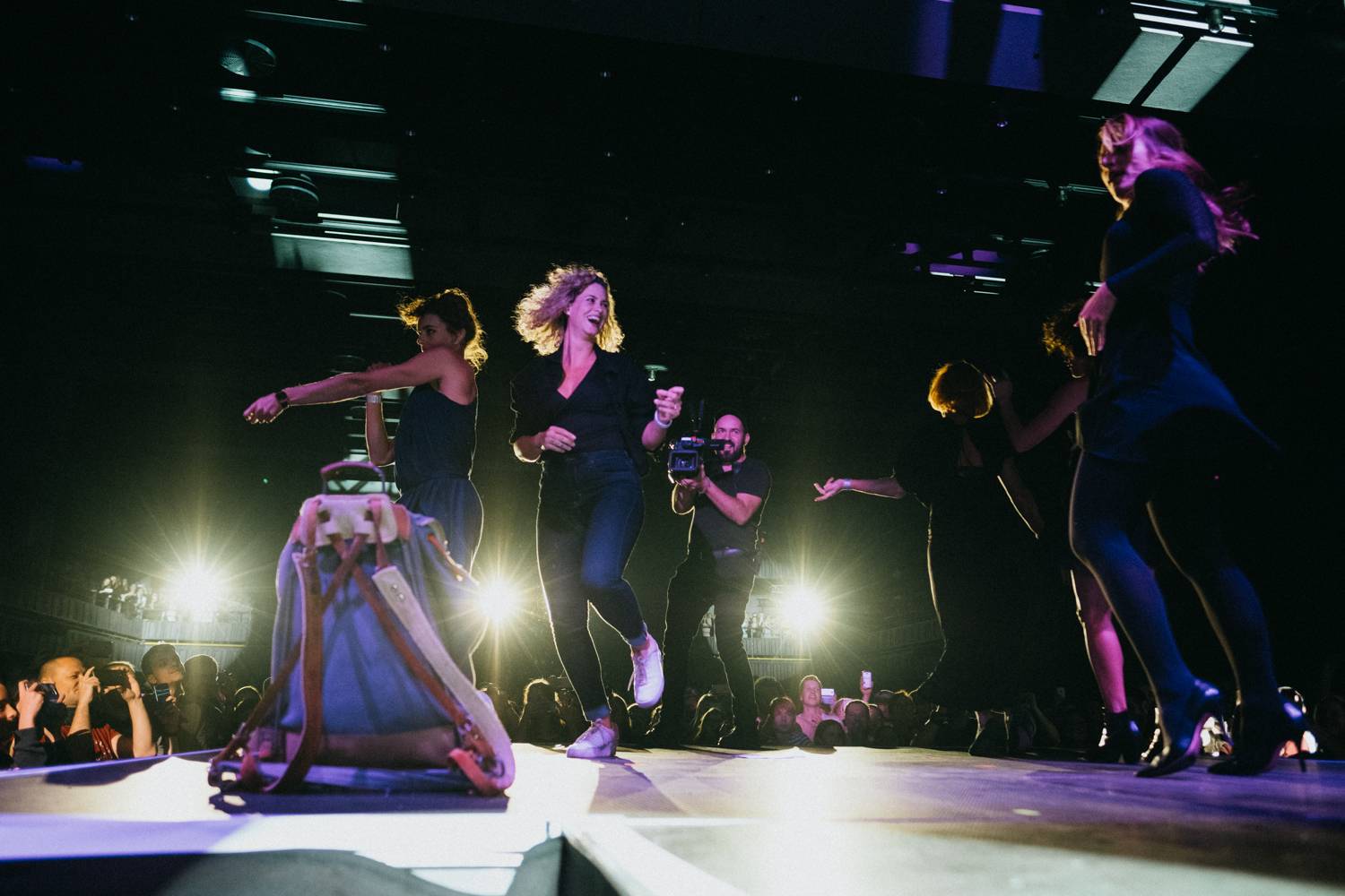 Dojatá Barbora Poláková si splnila sen: Ve Foru Karlín se prolétla nad hlavami diváku