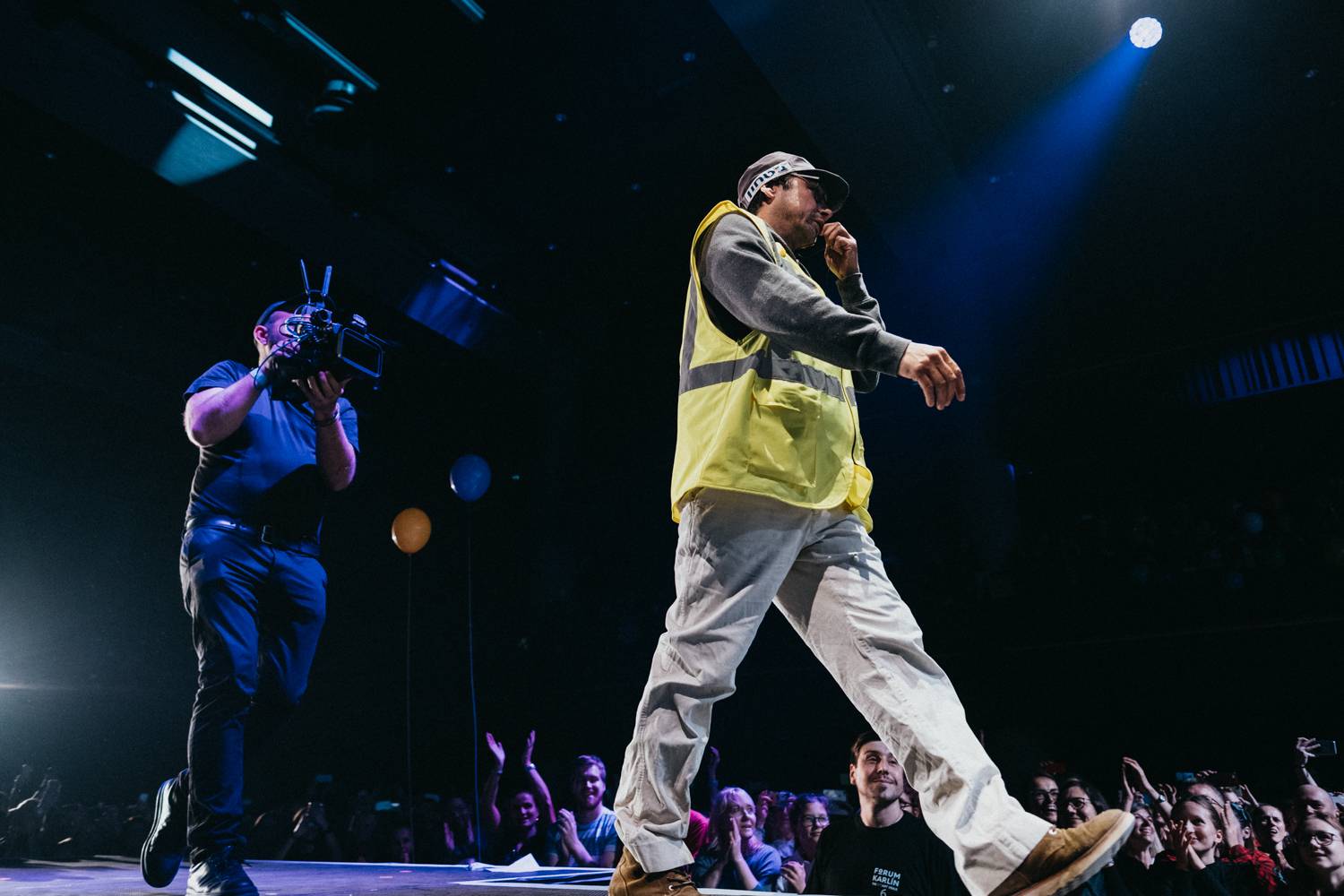 Dojatá Barbora Poláková si splnila sen: Ve Foru Karlín se prolétla nad hlavami diváku