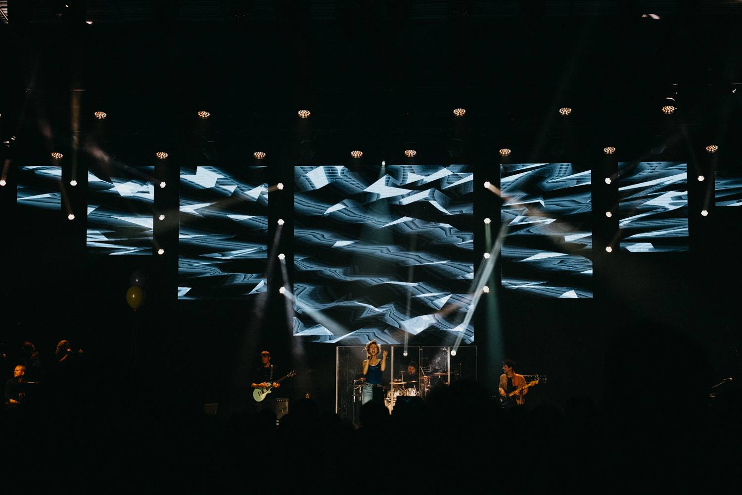 Dojatá Barbora Poláková si splnila sen: Ve Foru Karlín se prolétla nad hlavami diváku