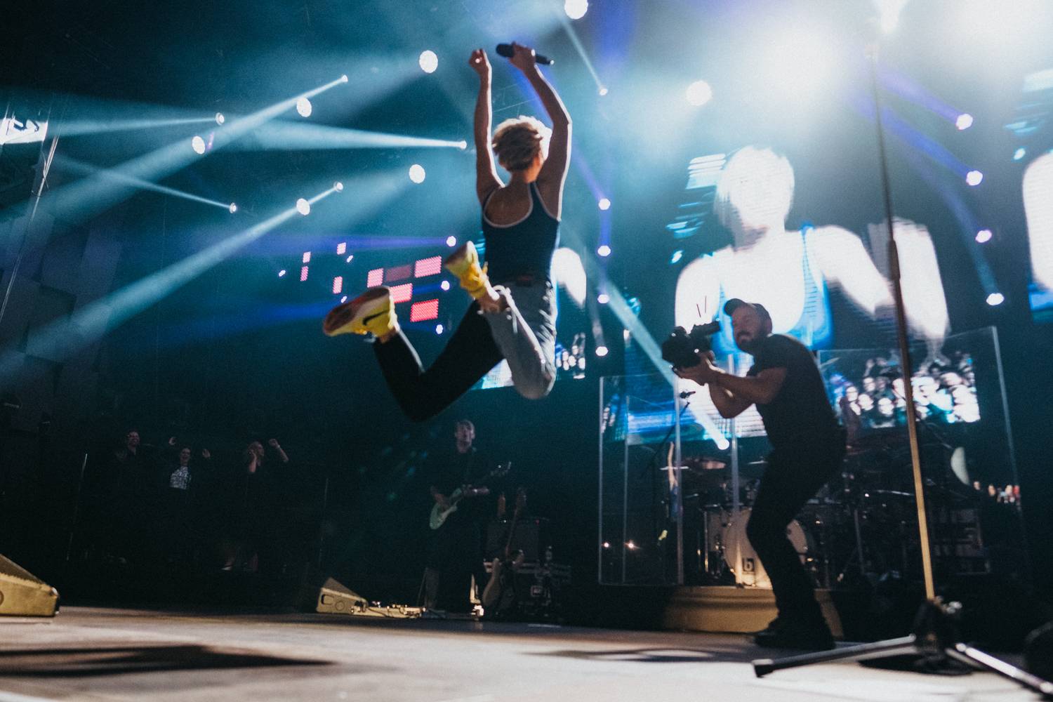 Dojatá Barbora Poláková si splnila sen: Ve Foru Karlín se prolétla nad hlavami diváku