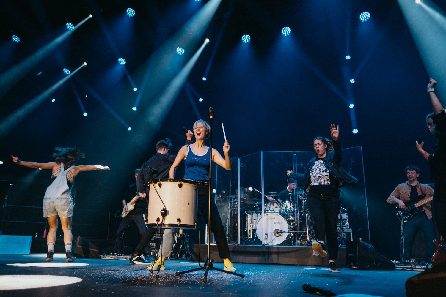 Dojatá Barbora Poláková si splnila sen: Ve Foru Karlín se prolétla nad hlavami diváku