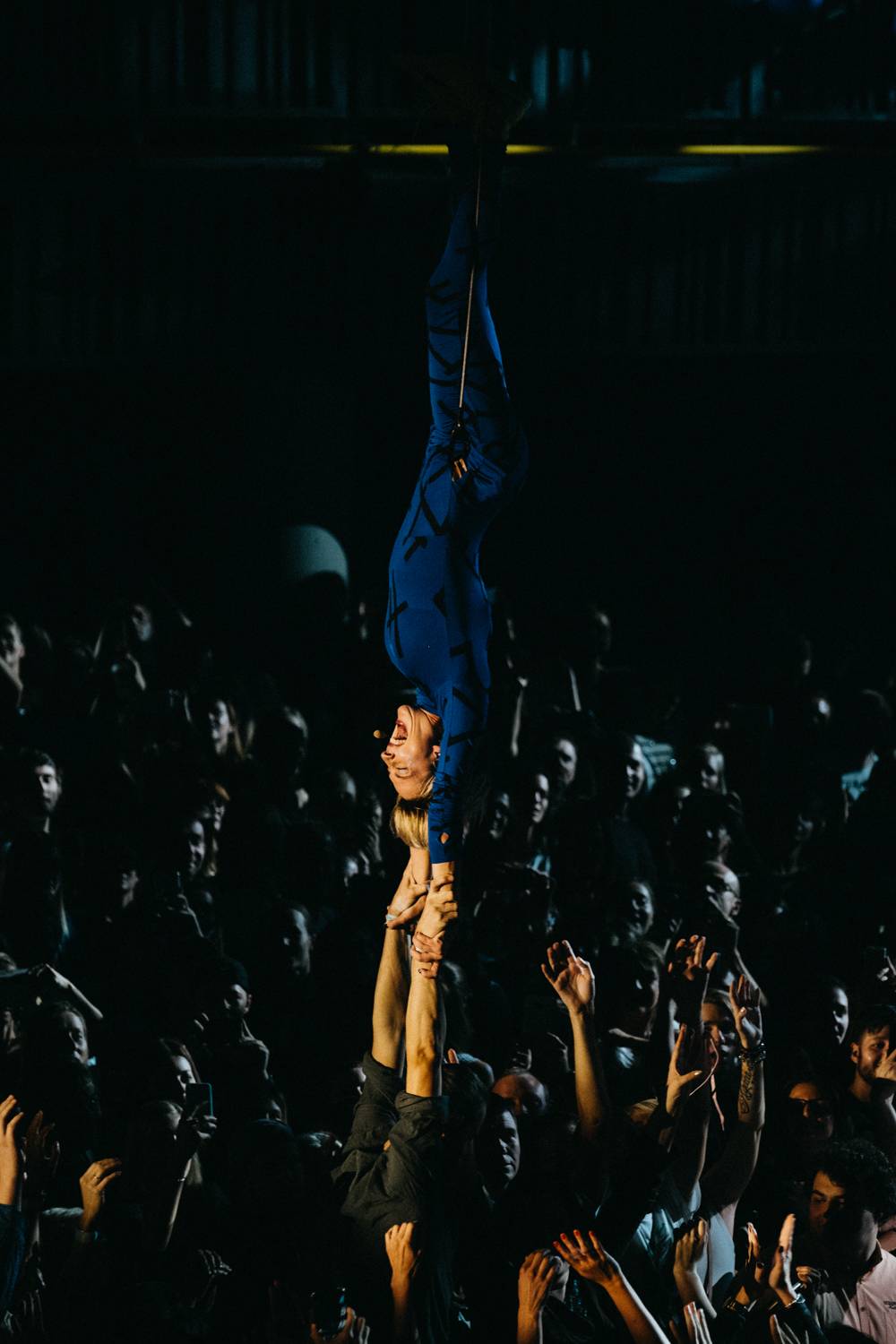 Dojatá Barbora Poláková si splnila sen: Ve Foru Karlín se prolétla nad hlavami diváku