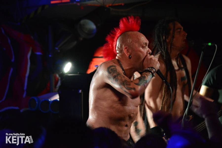 The Exploited rozpoutali v Praze punkové šílenství