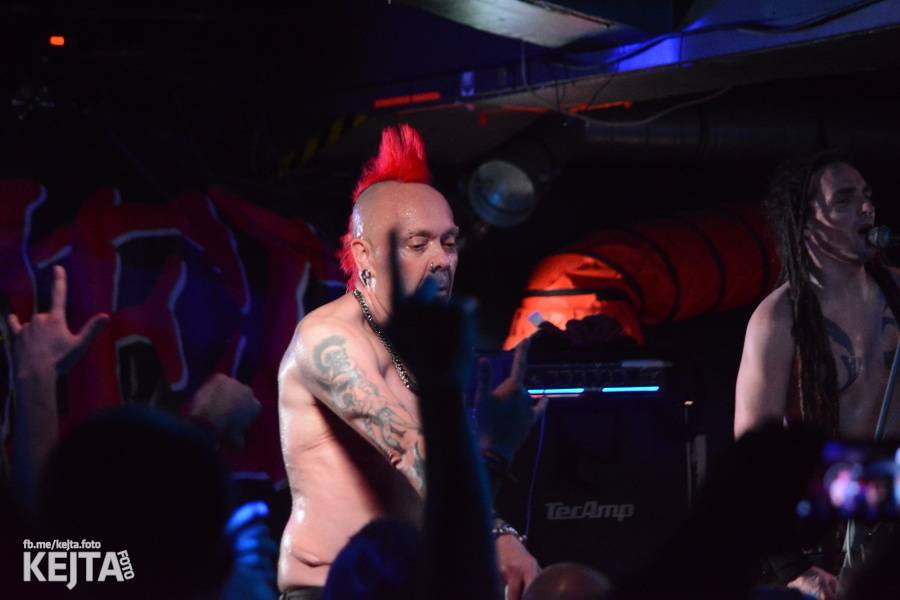 The Exploited rozpoutali v Praze punkové šílenství