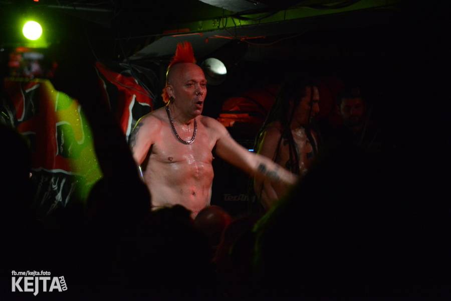 The Exploited rozpoutali v Praze punkové šílenství