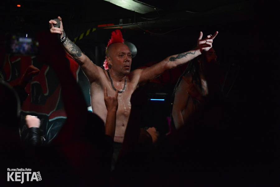 The Exploited rozpoutali v Praze punkové šílenství