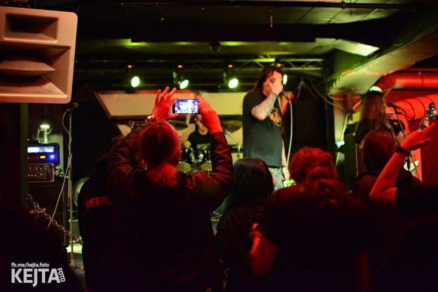 The Exploited rozpoutali v Praze punkové šílenství