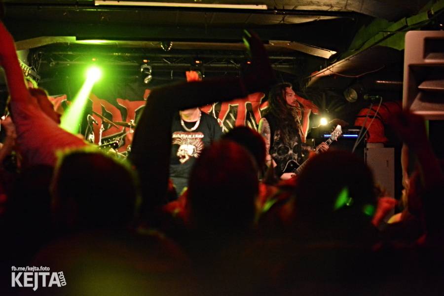 The Exploited rozpoutali v Praze punkové šílenství