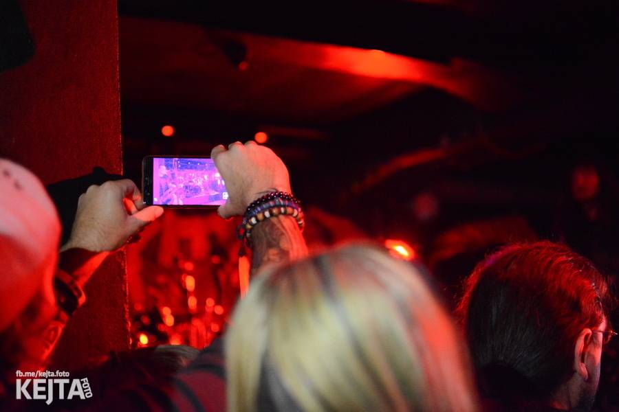 The Exploited rozpoutali v Praze punkové šílenství