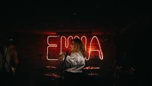 Emma Smetana ve vyprodaném Café V lese představila i nové písně