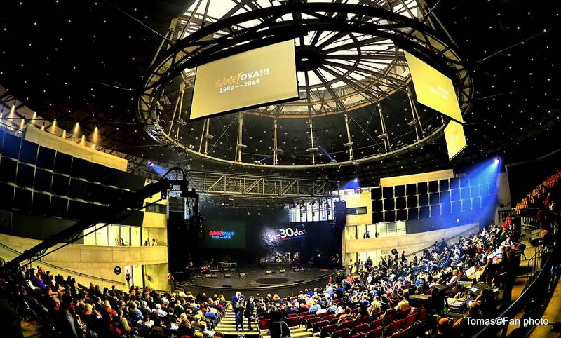 Třicet let od událostí listopadu 1989 připomněli v Ostravě Tomáš Klus, Aneta Langerová nebo Michal Prokop