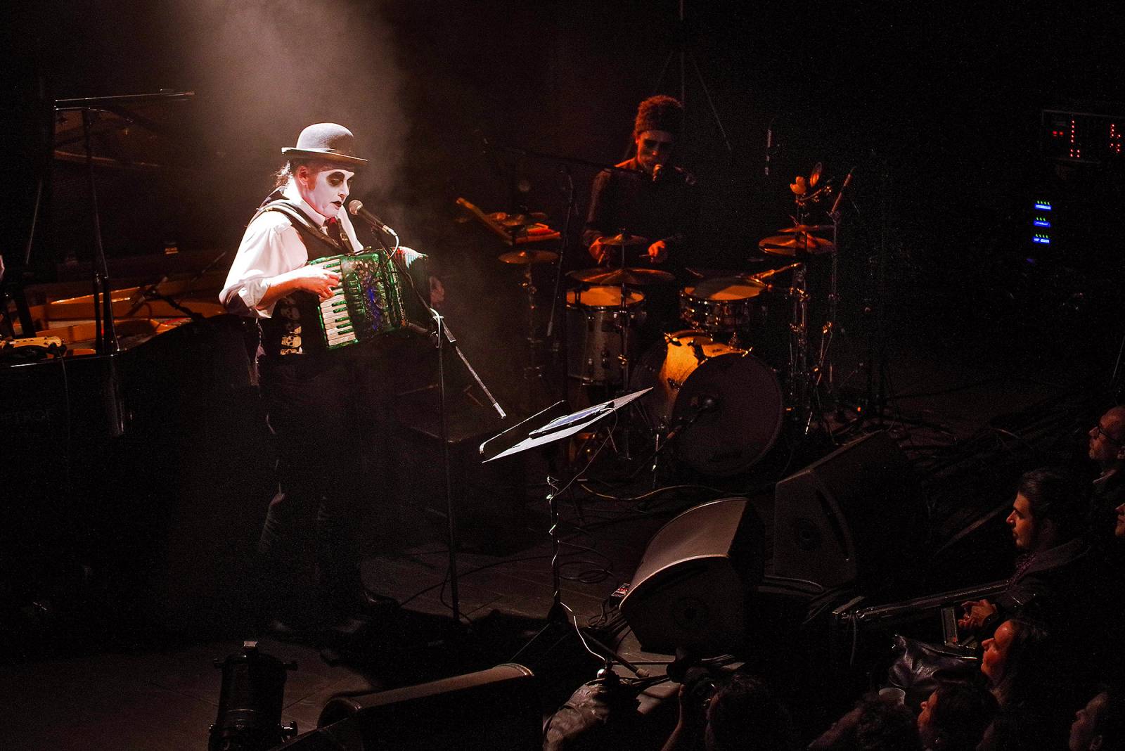 Tiger Lillies se v Divadle Archa vrátili ke kabaretu. Podívali jsme se i do zákulisí
