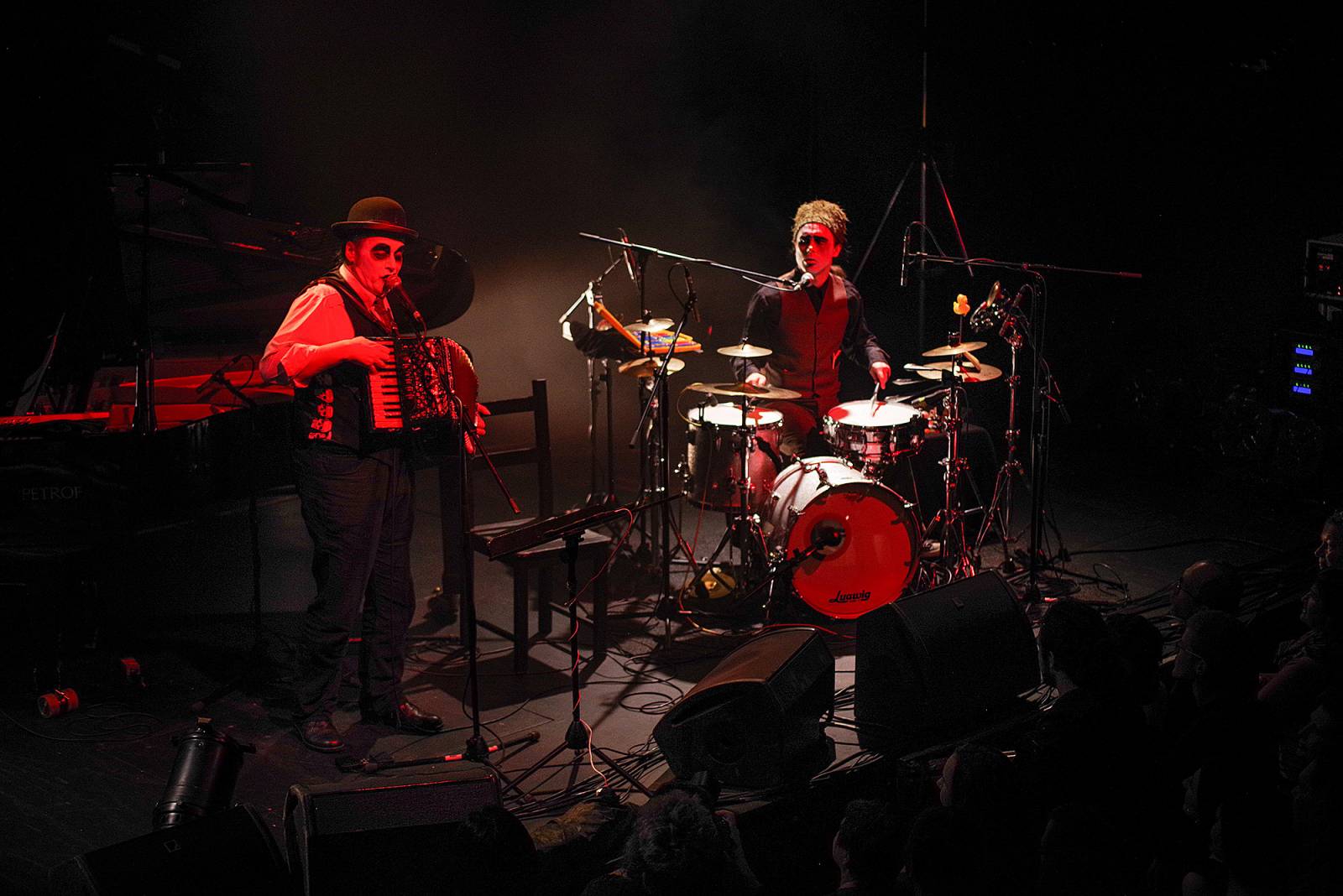 Tiger Lillies se v Divadle Archa vrátili ke kabaretu. Podívali jsme se i do zákulisí