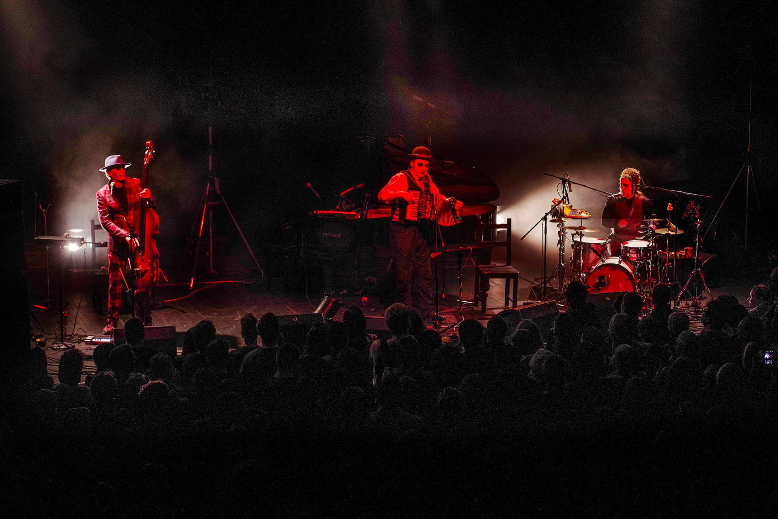 Tiger Lillies se v Divadle Archa vrátili ke kabaretu. Podívali jsme se i do zákulisí