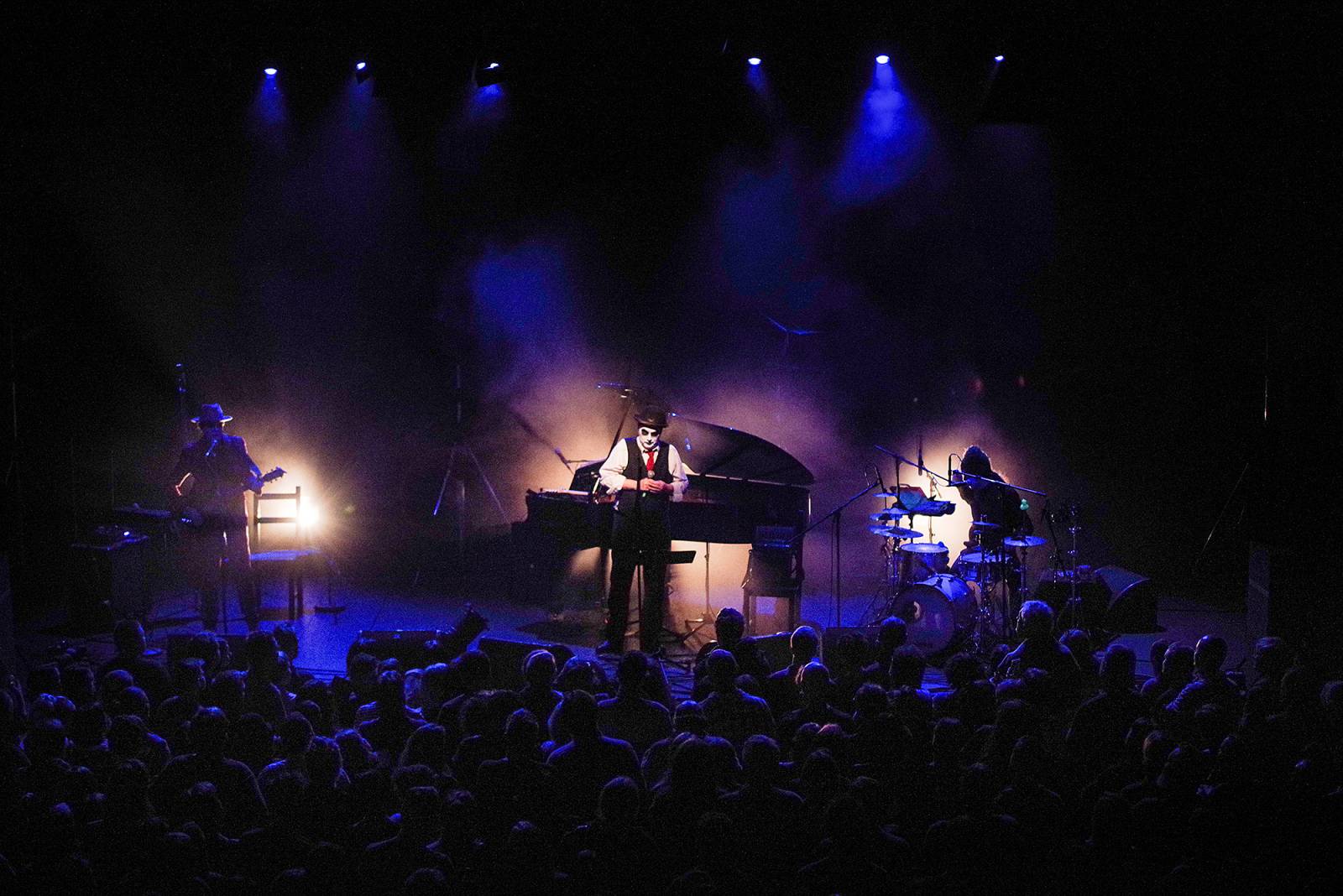 Tiger Lillies se v Divadle Archa vrátili ke kabaretu. Podívali jsme se i do zákulisí