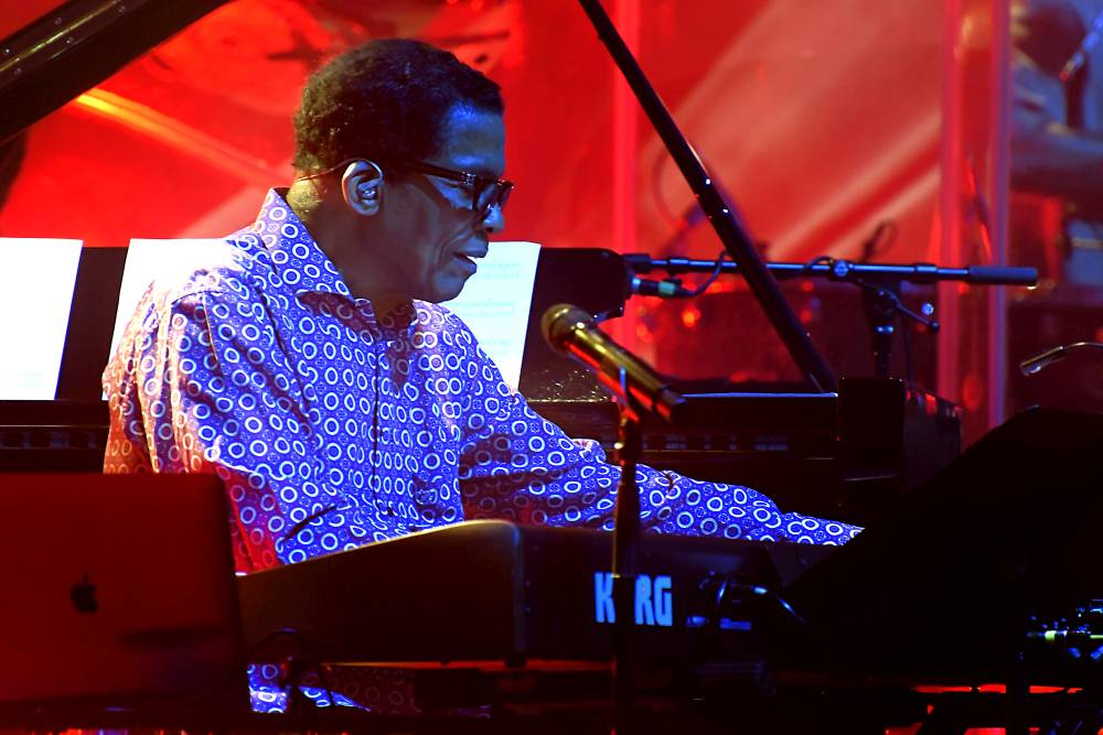Držitel čtrnácti Grammy Herbie Hancock uhranul O2 universum osobitým pojetím jazzu
